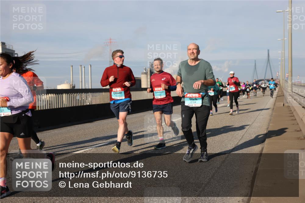 03.10.2025 - Köhlbrandbrückenlauf Lena Gebhardt http://msf.ph/oto/9136735 03.10.2025 09:54:33 Position 2 521, 2150, 1945, 2799 meine-sportfotos.de