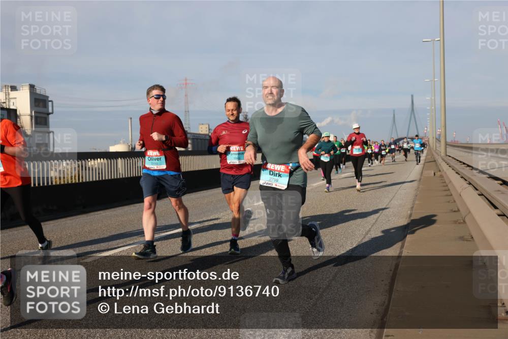 03.10.2025 - Köhlbrandbrückenlauf Lena Gebhardt http://msf.ph/oto/9136740 03.10.2025 09:54:33 Position 2 2150, 1945, 2799 meine-sportfotos.de