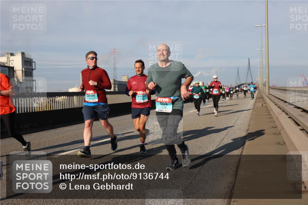 03.10.2025 - Köhlbrandbrückenlauf Lena Gebhardt http://msf.ph/oto/9136744 03.10.2025 09:54:33 Position 2 2150, 2799 meine-sportfotos.de