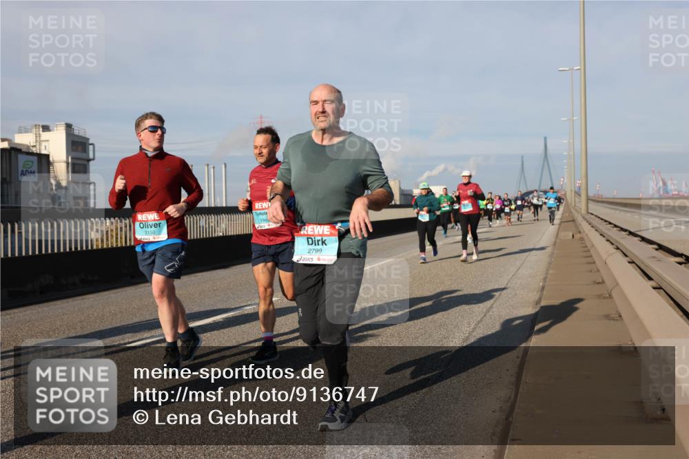 03.10.2025 - Köhlbrandbrückenlauf Lena Gebhardt http://msf.ph/oto/9136747 03.10.2025 09:54:33 Position 2 1945, 2150, 2799 meine-sportfotos.de