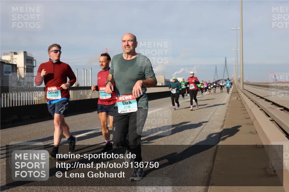 03.10.2025 - Köhlbrandbrückenlauf Lena Gebhardt http://msf.ph/oto/9136750 03.10.2025 09:54:33 Position 2 2150, 1945, 2799 meine-sportfotos.de