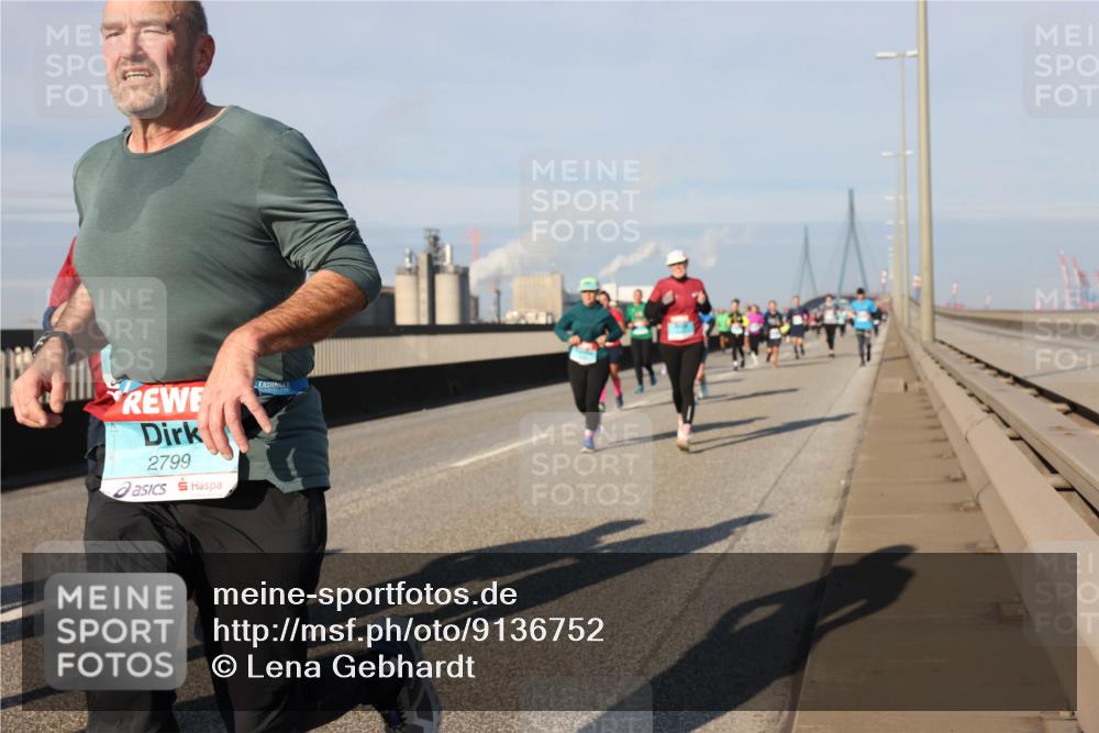 03.10.2025 - Köhlbrandbrückenlauf Lena Gebhardt http://msf.ph/oto/9136752 03.10.2025 09:54:34 Position 2 2799 meine-sportfotos.de