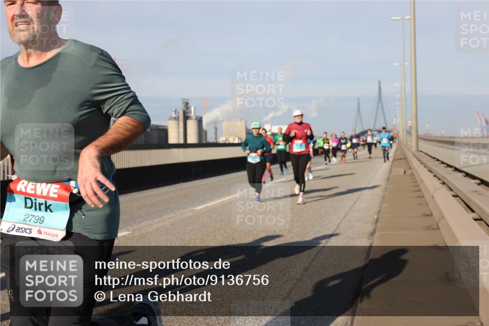 03.10.2025 - Köhlbrandbrückenlauf Lena Gebhardt http://msf.ph/oto/9136756 03.10.2025 09:54:34 Position 2 2799 meine-sportfotos.de