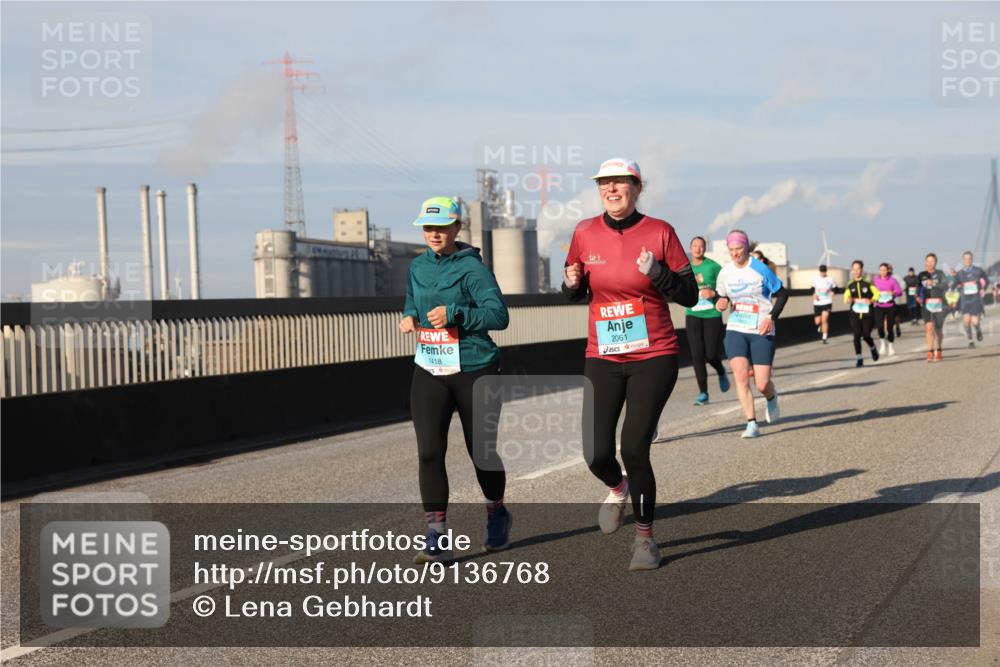 03.10.2025 - Köhlbrandbrückenlauf Lena Gebhardt http://msf.ph/oto/9136768 03.10.2025 09:54:35 Position 2 1418, 2061 meine-sportfotos.de