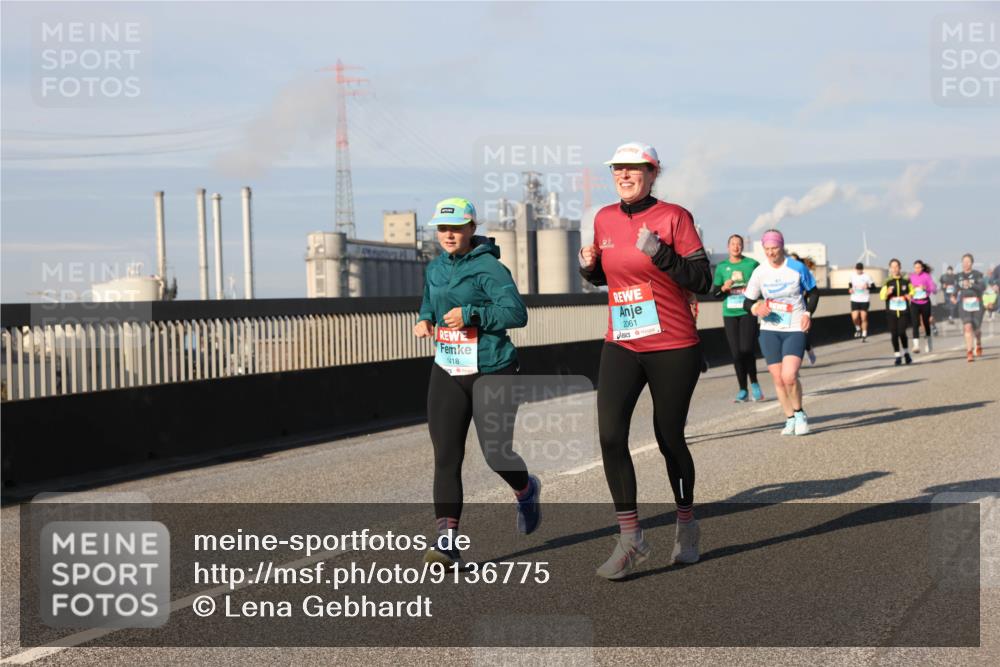 03.10.2025 - Köhlbrandbrückenlauf Lena Gebhardt http://msf.ph/oto/9136775 03.10.2025 09:54:35 Position 2 1418, 2061 meine-sportfotos.de