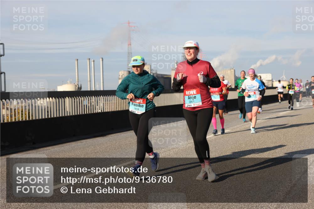 03.10.2025 - Köhlbrandbrückenlauf Lena Gebhardt http://msf.ph/oto/9136780 03.10.2025 09:54:36 Position 2 1418, 2061 meine-sportfotos.de