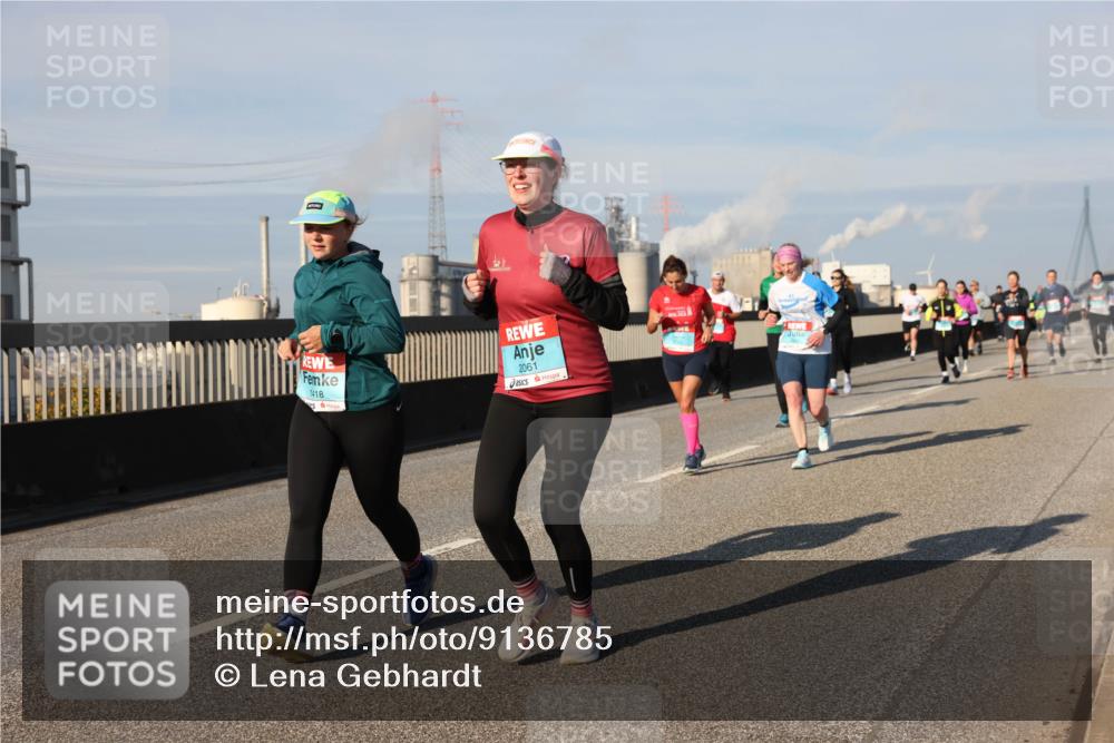 03.10.2025 - Köhlbrandbrückenlauf Lena Gebhardt http://msf.ph/oto/9136785 03.10.2025 09:54:36 Position 2 1418, 2061 meine-sportfotos.de