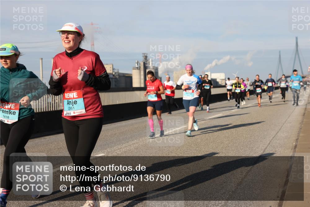 03.10.2025 - Köhlbrandbrückenlauf Lena Gebhardt http://msf.ph/oto/9136790 03.10.2025 09:54:36 Position 2 1418, 2061, 41 meine-sportfotos.de