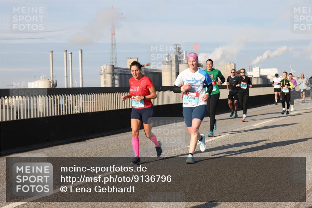 03.10.2025 - Köhlbrandbrückenlauf Lena Gebhardt http://msf.ph/oto/9136796 03.10.2025 09:54:37 Position 2 41, 3793, 1640 meine-sportfotos.de