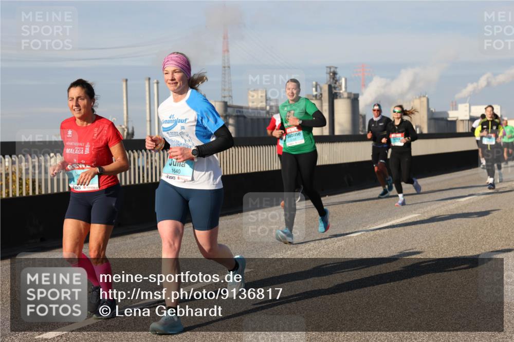 03.10.2025 - Köhlbrandbrückenlauf Lena Gebhardt http://msf.ph/oto/9136817 03.10.2025 09:54:38 Position 2 41, 2, 1640, 3186 meine-sportfotos.de