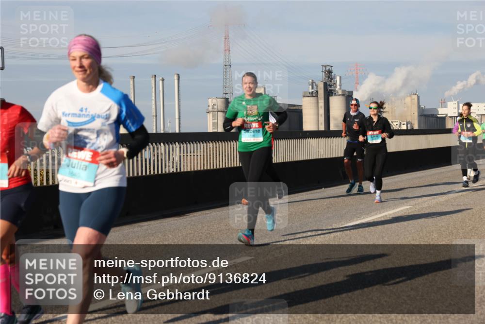 03.10.2025 - Köhlbrandbrückenlauf Lena Gebhardt http://msf.ph/oto/9136824 03.10.2025 09:54:38 Position 2 1640 meine-sportfotos.de