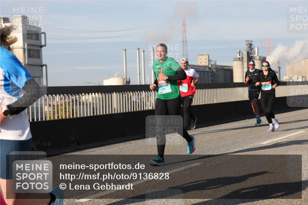 03.10.2025 - Köhlbrandbrückenlauf Lena Gebhardt http://msf.ph/oto/9136828 03.10.2025 09:54:39 Position 2 3186 meine-sportfotos.de