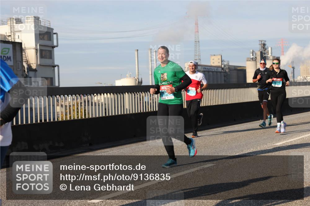03.10.2025 - Köhlbrandbrückenlauf Lena Gebhardt http://msf.ph/oto/9136835 03.10.2025 09:54:39 Position 2 3186 meine-sportfotos.de