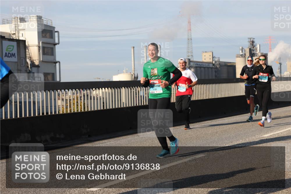 03.10.2025 - Köhlbrandbrückenlauf Lena Gebhardt http://msf.ph/oto/9136838 03.10.2025 09:54:39 Position 2 3186 meine-sportfotos.de