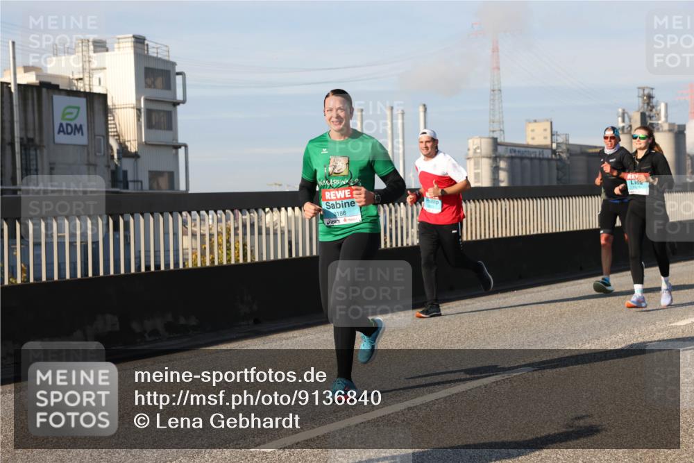 03.10.2025 - Köhlbrandbrückenlauf Lena Gebhardt http://msf.ph/oto/9136840 03.10.2025 09:54:39 Position 2 3186 meine-sportfotos.de
