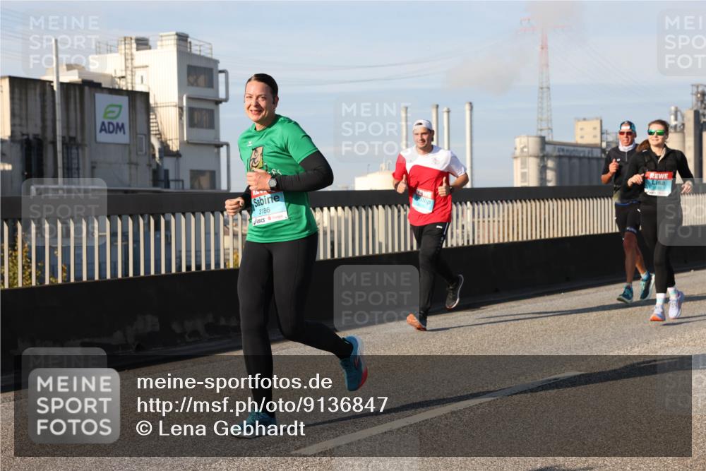 03.10.2025 - Köhlbrandbrückenlauf Lena Gebhardt http://msf.ph/oto/9136847 03.10.2025 09:54:40 Position 2 3186 meine-sportfotos.de