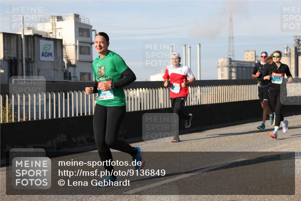 03.10.2025 - Köhlbrandbrückenlauf Lena Gebhardt http://msf.ph/oto/9136849 03.10.2025 09:54:40 Position 2 3186 meine-sportfotos.de