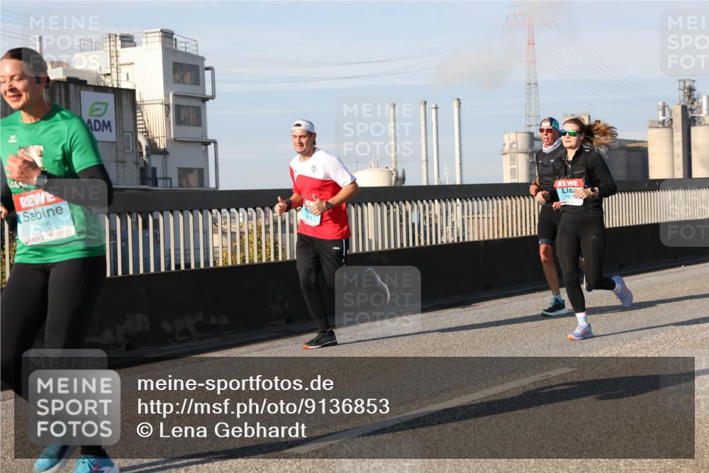 03.10.2025 - Köhlbrandbrückenlauf Lena Gebhardt http://msf.ph/oto/9136853 03.10.2025 09:54:40 Position 2 3186, 1829 meine-sportfotos.de