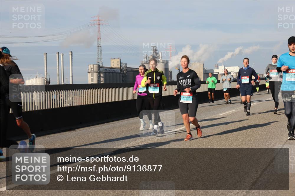 03.10.2025 - Köhlbrandbrückenlauf Lena Gebhardt http://msf.ph/oto/9136877 03.10.2025 09:54:41 Position 2 3394 meine-sportfotos.de