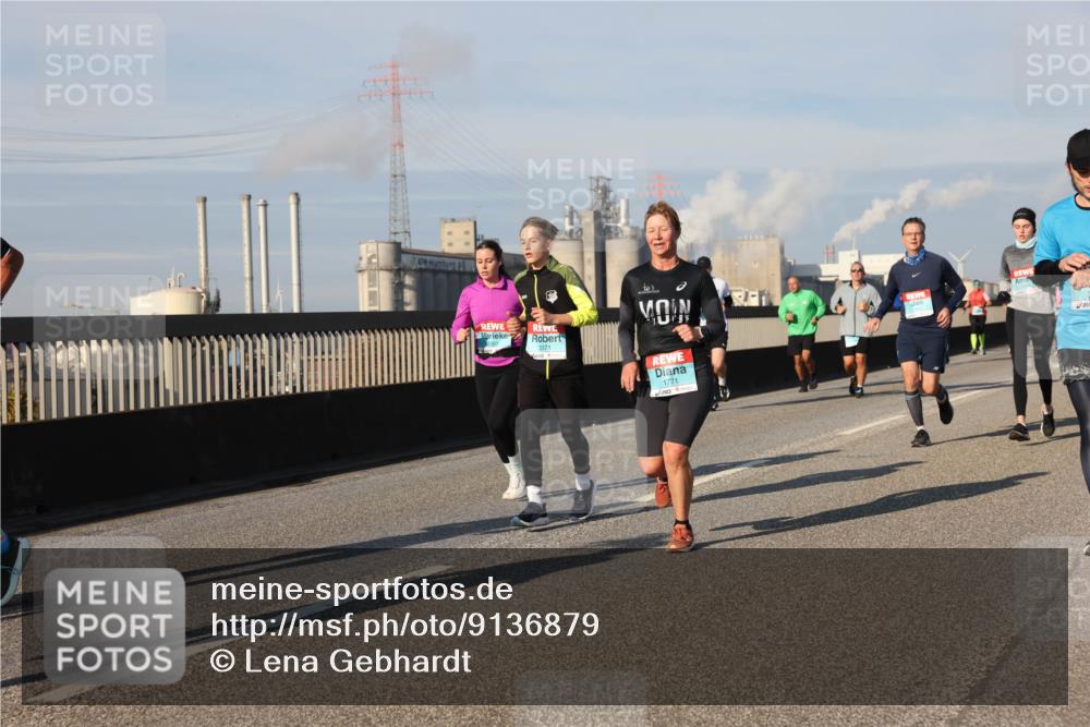 03.10.2025 - Köhlbrandbrückenlauf Lena Gebhardt http://msf.ph/oto/9136879 03.10.2025 09:54:42 Position 2 3371, 1771 meine-sportfotos.de