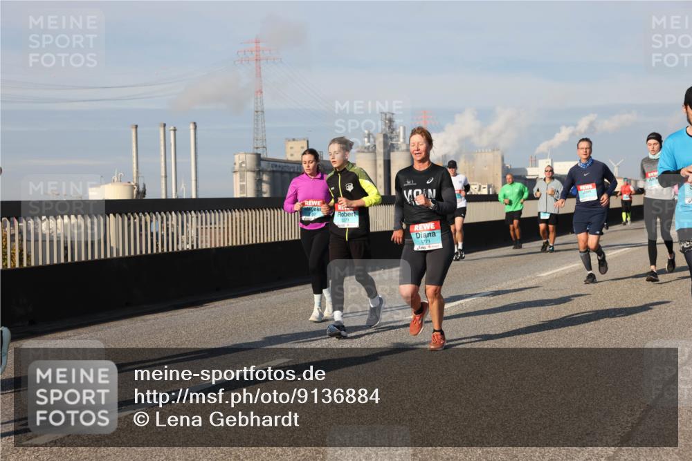 03.10.2025 - Köhlbrandbrückenlauf Lena Gebhardt http://msf.ph/oto/9136884 03.10.2025 09:54:42 Position 2 4, 3371, 1771 meine-sportfotos.de