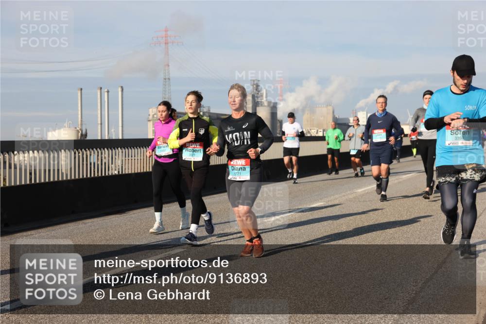 03.10.2025 - Köhlbrandbrückenlauf Lena Gebhardt http://msf.ph/oto/9136893 03.10.2025 09:54:42 Position 2 3371, 1771, 3394 meine-sportfotos.de