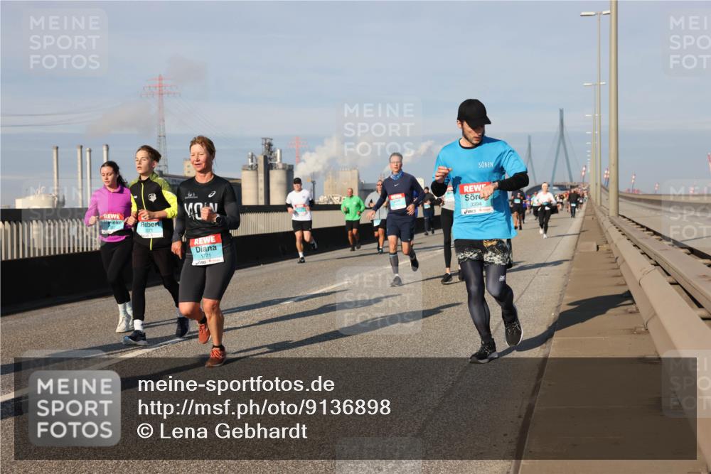 03.10.2025 - Köhlbrandbrückenlauf Lena Gebhardt http://msf.ph/oto/9136898 03.10.2025 09:54:43 Position 2 1771, 3394, 3371 meine-sportfotos.de