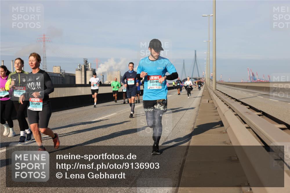 03.10.2025 - Köhlbrandbrückenlauf Lena Gebhardt http://msf.ph/oto/9136903 03.10.2025 09:54:43 Position 2 3371, 1771, 3394 meine-sportfotos.de