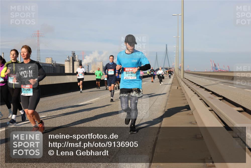 03.10.2025 - Köhlbrandbrückenlauf Lena Gebhardt http://msf.ph/oto/9136905 03.10.2025 09:54:43 Position 2 1771, 3394 meine-sportfotos.de