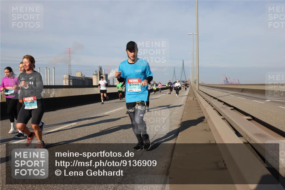 03.10.2025 - Köhlbrandbrückenlauf Lena Gebhardt http://msf.ph/oto/9136909 03.10.2025 09:54:43 Position 2 1771, 3394 meine-sportfotos.de