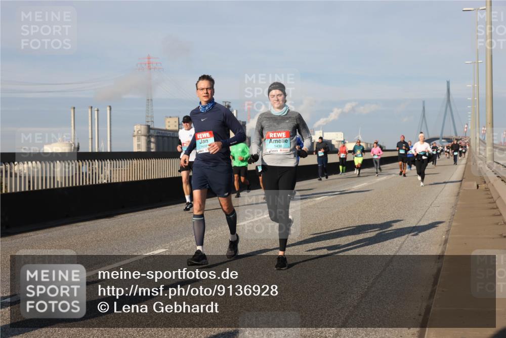 03.10.2025 - Köhlbrandbrückenlauf Lena Gebhardt http://msf.ph/oto/9136928 03.10.2025 09:54:45 Position 2 6, 1439, 1438 meine-sportfotos.de