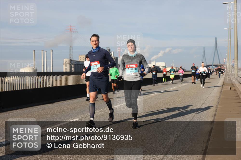 03.10.2025 - Köhlbrandbrückenlauf Lena Gebhardt http://msf.ph/oto/9136935 03.10.2025 09:54:45 Position 2 1439, 1438 meine-sportfotos.de