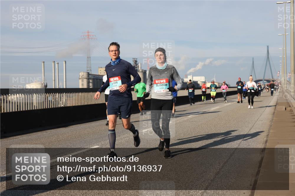 03.10.2025 - Köhlbrandbrückenlauf Lena Gebhardt http://msf.ph/oto/9136937 03.10.2025 09:54:45 Position 2 1439, 1438 meine-sportfotos.de