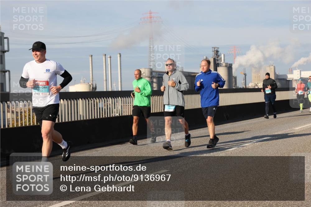 03.10.2025 - Köhlbrandbrückenlauf Lena Gebhardt http://msf.ph/oto/9136967 03.10.2025 09:54:47 Position 2 3157, 3392 meine-sportfotos.de