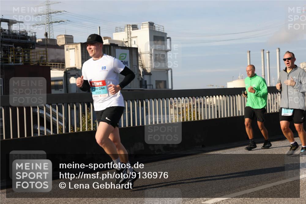 03.10.2025 - Köhlbrandbrückenlauf Lena Gebhardt http://msf.ph/oto/9136976 03.10.2025 09:54:47 Position 2 3157, 3392 meine-sportfotos.de