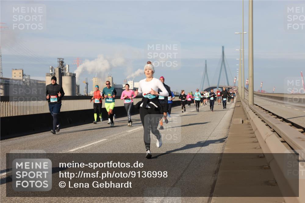 03.10.2025 - Köhlbrandbrückenlauf Lena Gebhardt http://msf.ph/oto/9136998 03.10.2025 09:54:49 Position 2  meine-sportfotos.de
