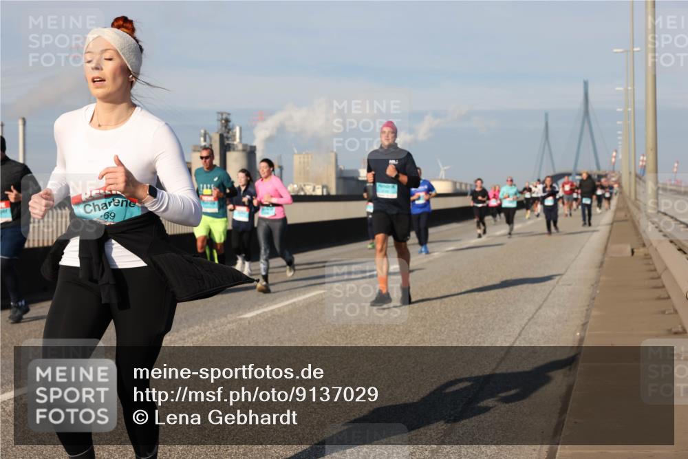 03.10.2025 - Köhlbrandbrückenlauf Lena Gebhardt http://msf.ph/oto/9137029 03.10.2025 09:54:51 Position 2 69 meine-sportfotos.de