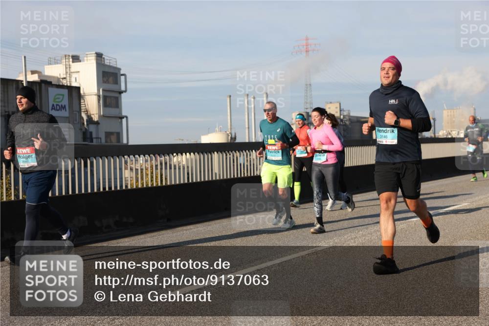 03.10.2025 - Köhlbrandbrückenlauf Lena Gebhardt http://msf.ph/oto/9137063 03.10.2025 09:54:53 Position 2 3680, 3146 meine-sportfotos.de