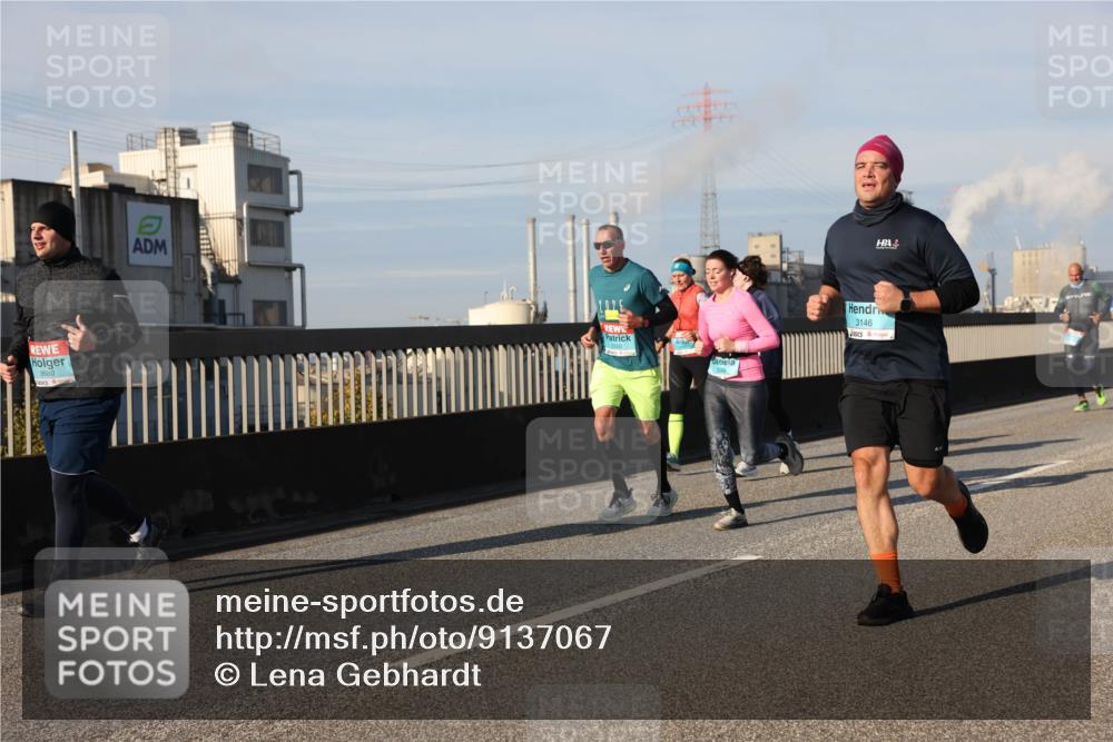 03.10.2025 - Köhlbrandbrückenlauf Lena Gebhardt http://msf.ph/oto/9137067 03.10.2025 09:54:53 Position 2 3549, 3146 meine-sportfotos.de