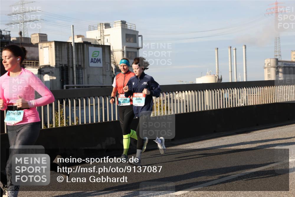 03.10.2025 - Köhlbrandbrückenlauf Lena Gebhardt http://msf.ph/oto/9137087 03.10.2025 09:54:54 Position 2 3549, 1632, 1909 meine-sportfotos.de