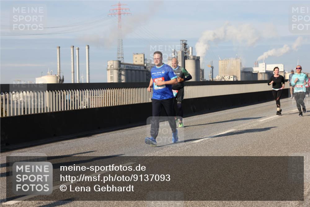 03.10.2025 - Köhlbrandbrückenlauf Lena Gebhardt http://msf.ph/oto/9137093 03.10.2025 09:54:55 Position 2  meine-sportfotos.de