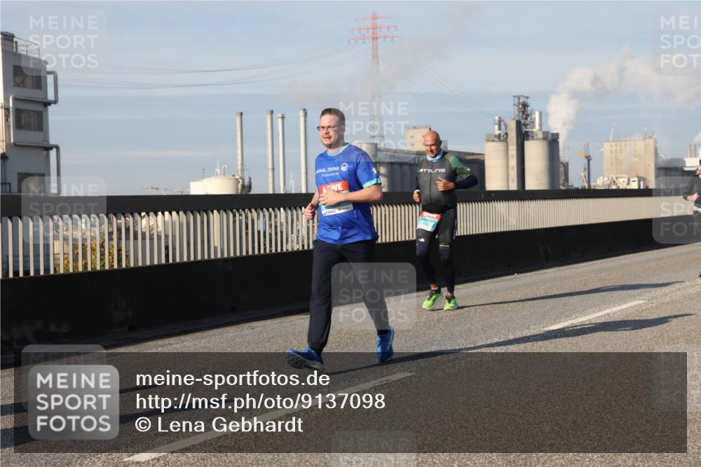 03.10.2025 - Köhlbrandbrückenlauf Lena Gebhardt http://msf.ph/oto/9137098 03.10.2025 09:54:56 Position 2  meine-sportfotos.de