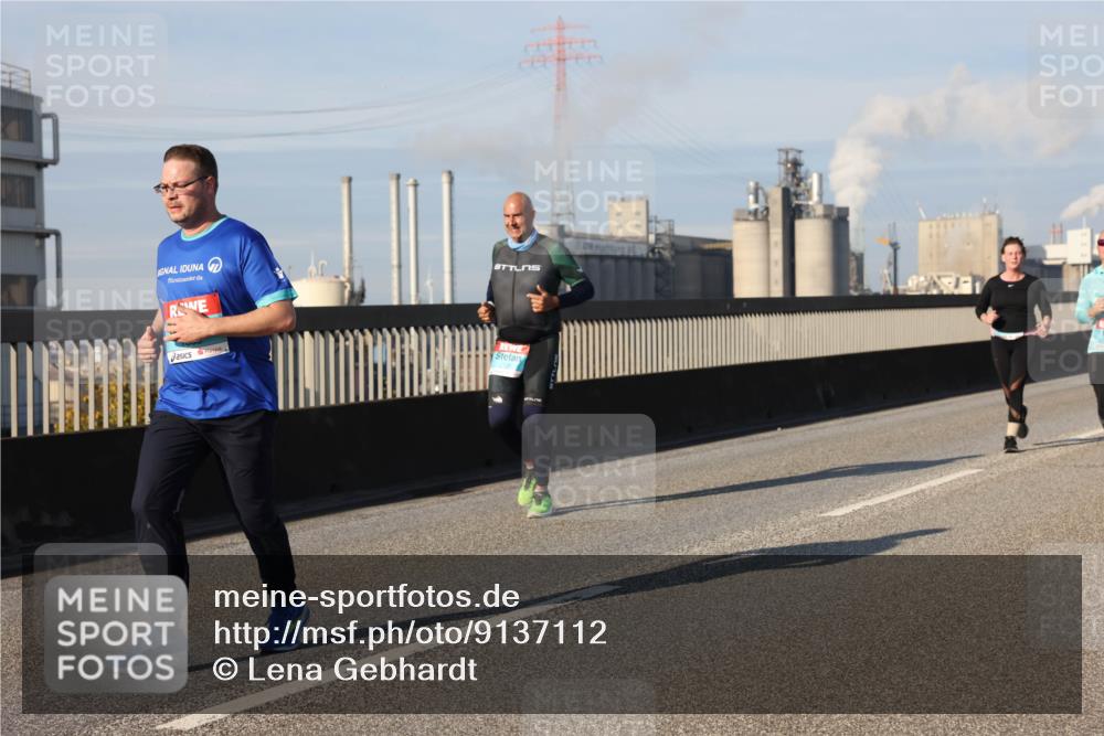 03.10.2025 - Köhlbrandbrückenlauf Lena Gebhardt http://msf.ph/oto/9137112 03.10.2025 09:54:57 Position 2  meine-sportfotos.de