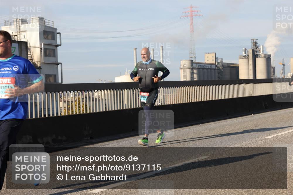 03.10.2025 - Köhlbrandbrückenlauf Lena Gebhardt http://msf.ph/oto/9137115 03.10.2025 09:54:57 Position 2 86, 212 meine-sportfotos.de