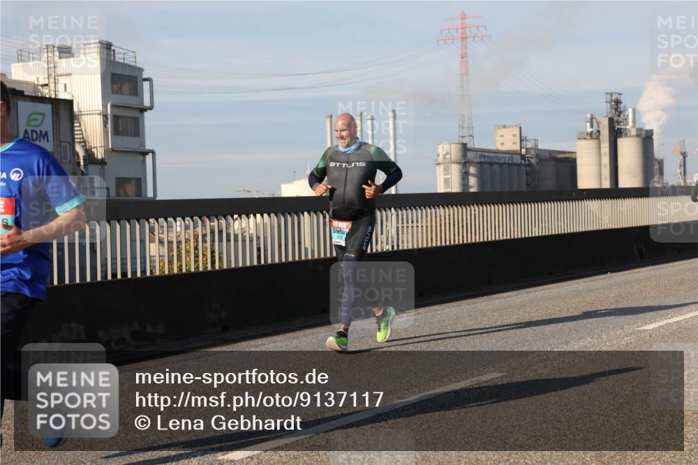 03.10.2025 - Köhlbrandbrückenlauf Lena Gebhardt http://msf.ph/oto/9137117 03.10.2025 09:54:57 Position 2 212 meine-sportfotos.de