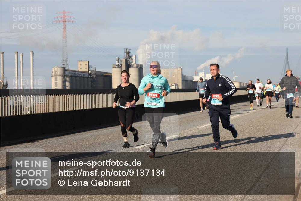 03.10.2025 - Köhlbrandbrückenlauf Lena Gebhardt http://msf.ph/oto/9137134 03.10.2025 09:54:58 Position 2 1514, 1611 meine-sportfotos.de