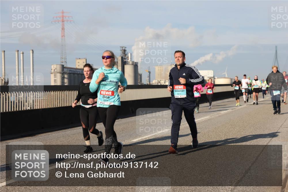 03.10.2025 - Köhlbrandbrückenlauf Lena Gebhardt http://msf.ph/oto/9137142 03.10.2025 09:54:59 Position 2 1514, 1611 meine-sportfotos.de