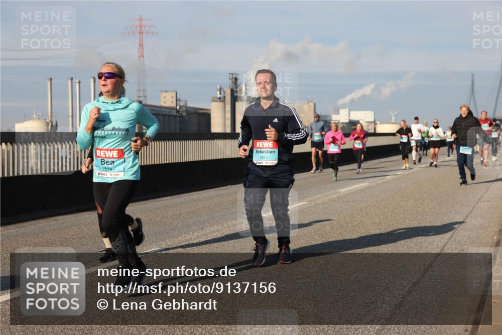 03.10.2025 - Köhlbrandbrückenlauf Lena Gebhardt http://msf.ph/oto/9137156 03.10.2025 09:55:00 Position 2 0975, 1514, 1611 meine-sportfotos.de