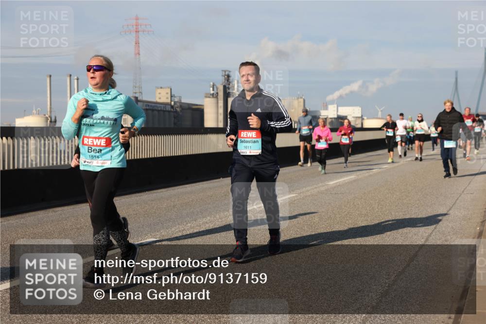 03.10.2025 - Köhlbrandbrückenlauf Lena Gebhardt http://msf.ph/oto/9137159 03.10.2025 09:55:00 Position 2 0975, 1514, 1611 meine-sportfotos.de