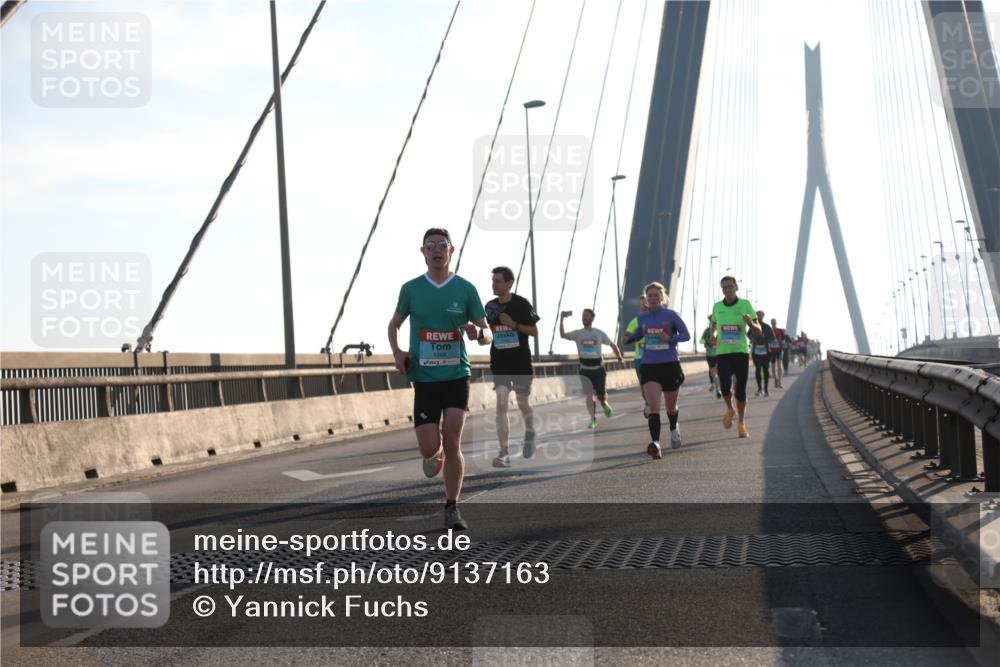 03.10.2025 - Köhlbrandbrückenlauf Yannick Fuchs http://msf.ph/oto/9137163 03.10.2025 08:21:06 Position 2 1268 meine-sportfotos.de